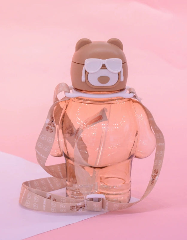 Brown bear-shaped water bottle with white sunglasses and a beige strap, 850ml.